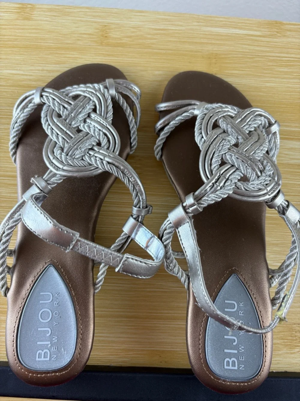 BIJOU New York Silver Braided Knot Detail Strappy Womens Sandals Like New Size 6